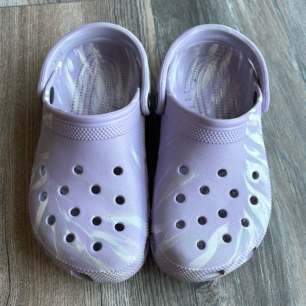 Crocs purple marbled clogs-women’s size 6